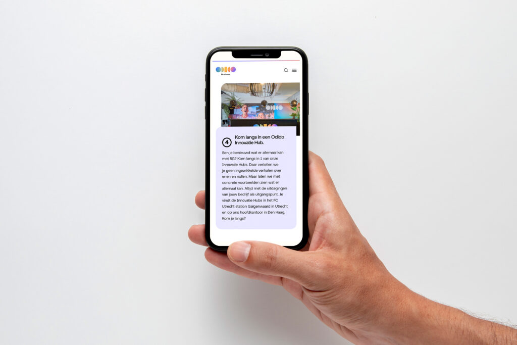 Mobiel met online e-book