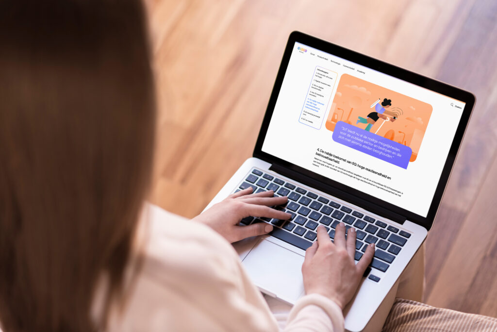 Vrouw met laptop op een e-book pagina